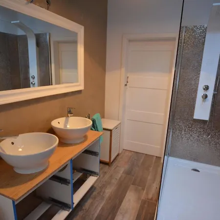 Elegant Old Town - One Bedroom *