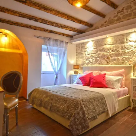 Elegant Old Town - One Bedroom * Rovinj