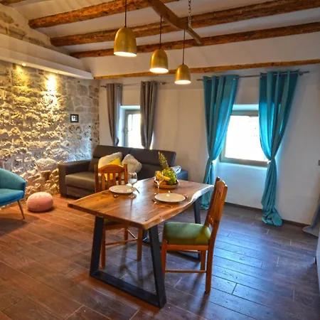 Elegant Old Town - One Bedroom Apartment